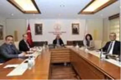 Bakan Ersoy: Öncelikli hedefimiz uluslararası seyahati artırmak Bakan Ersoy: Öncelikli hedefimiz uluslararası seyahati artırmak