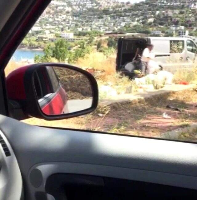 Bodrum'da komedi filmlerini aratmayacak olay! Zabıtaları görünce hafriyatı geri yüklediler Bodrum'da komedi filmlerini aratmayacak olay! Zabıtaları görünce hafriyatı geri yüklediler