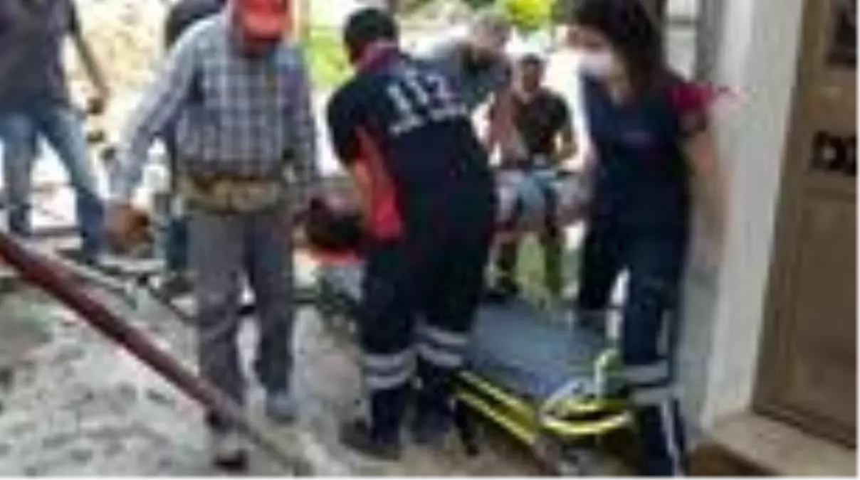 BURSA Başına 3'üncü kattan tahta düşen inşaat işçisi yaralandı