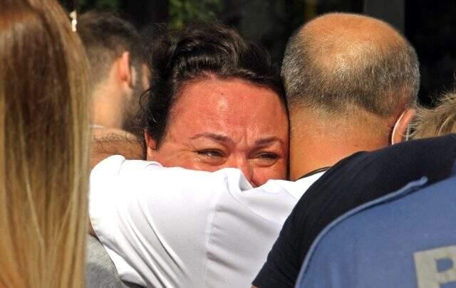 Çarpıştığı sürücüyü kanlar içerisinde gören genç kadın gözyaşlarına boğuldu Çarpıştığı sürücüyü kanlar içerisinde gören genç kadın gözyaşlarına boğuldu