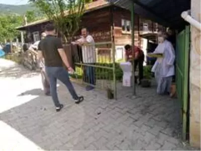 Cenazeye katılan iki kişinin korona testi pozitif çıkınca filyasyon ekipleri çalışma başlattı Cenazeye katılan iki kişinin korona testi pozitif çıkınca filyasyon ekipleri çalışma başlattı