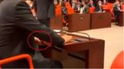 CHP'li Tanal'ın TBMM'de oturduğu masayı tahrip ettiği görüntüler tepki çekti CHP'li Tanal'ın TBMM'de oturduğu masayı tahrip ettiği görüntüler tepki çekti