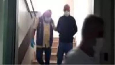 Cinayet şüphelisi baba ve oğlu, olaydan 30 saat sonra boş arazideki barakada yakalandı Cinayet şüphelisi baba ve oğlu, olaydan 30 saat sonra boş arazideki barakada yakalandı