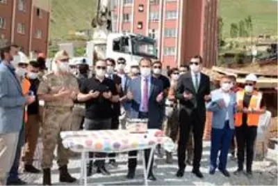Hakkari'de 401 konutun temeli atıldı Hakkari'de 401 konutun temeli atıldı