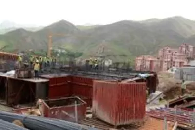Hakkari'de 401 konutun temeli atıldı Hakkari'de 401 konutun temeli atıldı