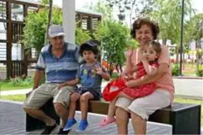 İzin çıkan 65 yaş ve üzeriyle çocuklar ve vatandaşlar ne sıcak dinledi ne de yüzde 75'lik nem İzin çıkan 65 yaş ve üzeriyle çocuklar ve vatandaşlar ne sıcak dinledi ne de yüzde 75'lik nem