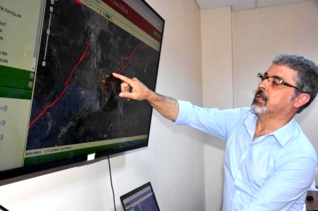 İzmir'deki 3.8 büyüklüğündeki depremin ardından uzman isimden korkutan uyarı: Deprem fırtınasına dönüşebilir