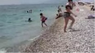 Kısıtlamanın kaldırılmasının ardından sahiller çocuklarla doldu Kısıtlamanın kaldırılmasının ardından sahiller çocuklarla doldu
