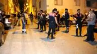 Koca, eşini ve kaynanasını bıçakladı, kaynanası da damadı bıçakladı Koca, eşini ve kaynanasını bıçakladı, kaynanası da damadı bıçakladı