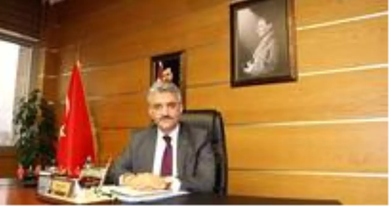 Mehmet Makas kimdir? Mehmet Makas kaç yaşında ve nereli? Mehmet Makas hayatı ve biyografisi! Yeni Erzincan valisi Mehmet Makas kimdir!