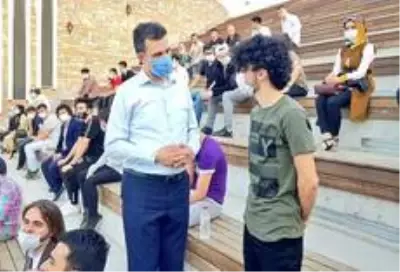 Millet Bahçesi'nde gençlerle yüz yüze Millet Bahçesi'nde gençlerle yüz yüze