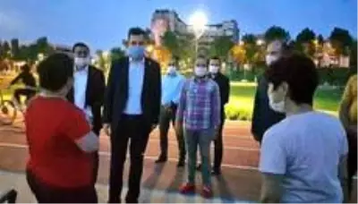 Millet Bahçesi'nde gençlerle yüz yüze Millet Bahçesi'nde gençlerle yüz yüze
