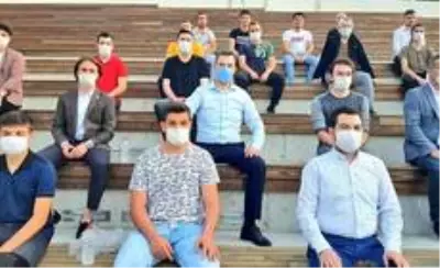 Millet Bahçesi'nde gençlerle yüz yüze Millet Bahçesi'nde gençlerle yüz yüze