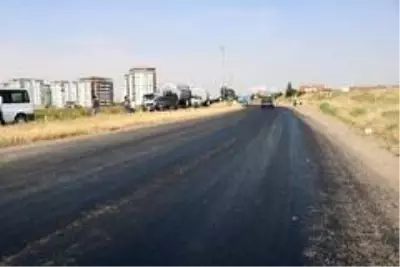 Son dakika! Sıcak hava asfaltı eritti, kayganlaşan yol kazaya neden oldu Son dakika! Sıcak hava asfaltı eritti, kayganlaşan yol kazaya neden oldu