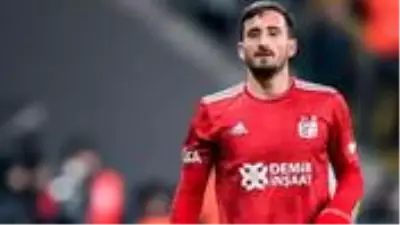 Sivasspor, Galatasaray'ın gündemindeki Erdoğan Yeşilyurt ile sözleşme yeniledi Sivasspor, Galatasaray'ın gündemindeki Erdoğan Yeşilyurt ile sözleşme yeniledi