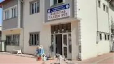Taziye evinde uyuyan çocuğu öldü sandılar Taziye evinde uyuyan çocuğu öldü sandılar