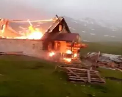 Yaylada yıldırım düşen ev yandı - Haber
