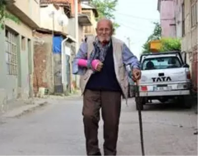 89 yaşındaki Gül Dede, koronavirüse meydan okuyor 89 yaşındaki Gül Dede, koronavirüse meydan okuyor
