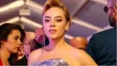 Demet Evgar, kendisini iki kere sokan arı için şarkı yazdı Demet Evgar, kendisini iki kere sokan arı için şarkı yazdı