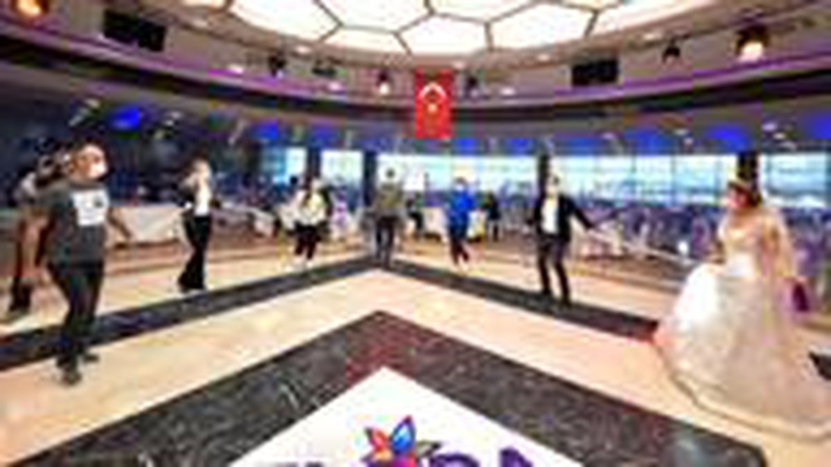 Düğün salonlarında uyulacak kurallar nelerdir? Düğün salonlarında uygulanacak olan koronavirüs önlemler nelerdir? Düğünlerde takı takılacak mı?
