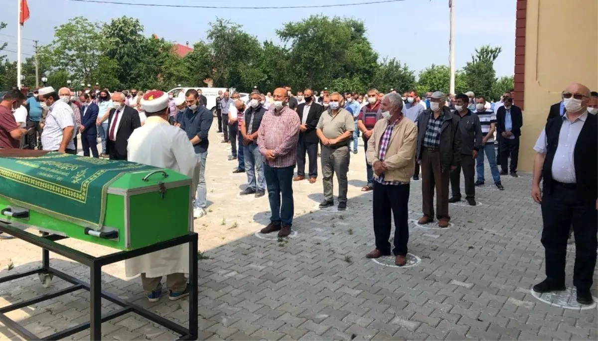 Kamyonun eve girmesi sonucu hayatını kaybeden kadın son yolculuğuna