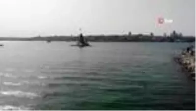 Kısıtlamanın kalkmasıyla Kız Kulesi'ne karşı Boğaz'da yüzdüler Kısıtlamanın kalkmasıyla Kız Kulesi'ne karşı Boğaz'da yüzdüler