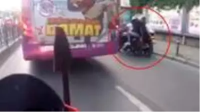 Otobüs yüzünden meydana gelen motosiklet kazası kask kamerasına yansıdı