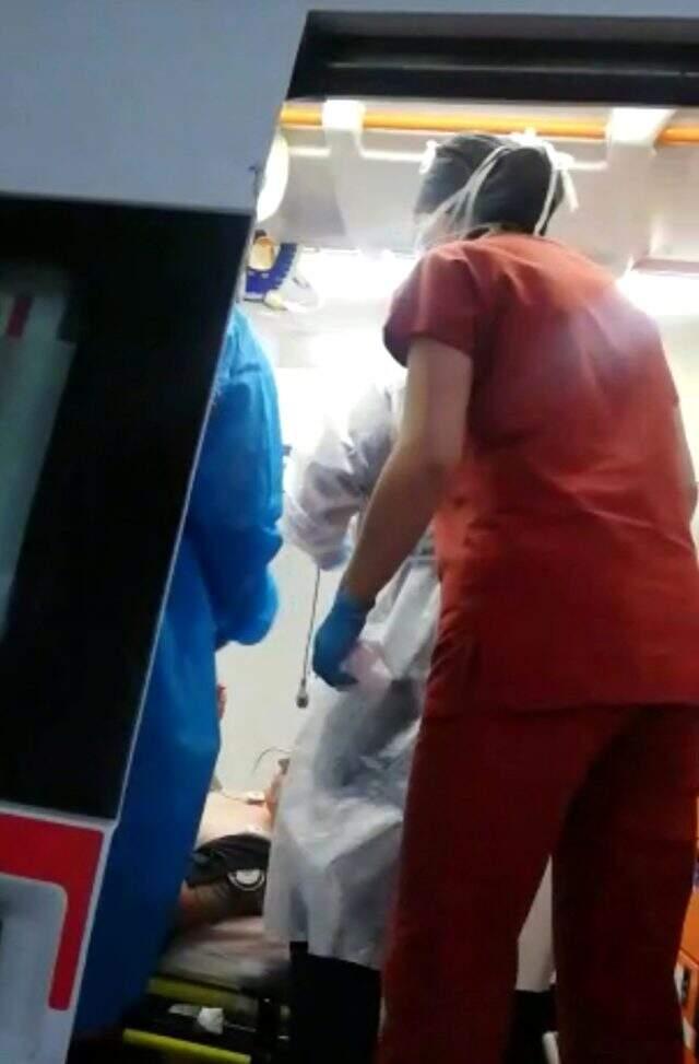 Psikolojik sorunları olan kişi önce annesini, ardından 2 bekçi ve 1 polisi vurdu Psikolojik sorunları olan kişi önce annesini, ardından 2 bekçi ve 1 polisi vurdu
