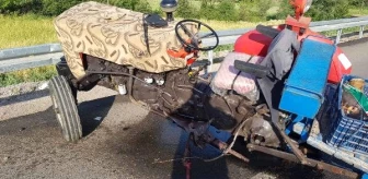 Sivas'ta otomobil ile traktör çarpıştı: 1 ölü, 4 yaralı