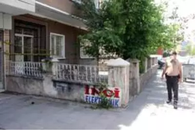 Yakınlarına ziyarete giden şahıslarda korona virüs çıkınca apartman karantinaya alındı Yakınlarına ziyarete giden şahıslarda korona virüs çıkınca apartman karantinaya alındı