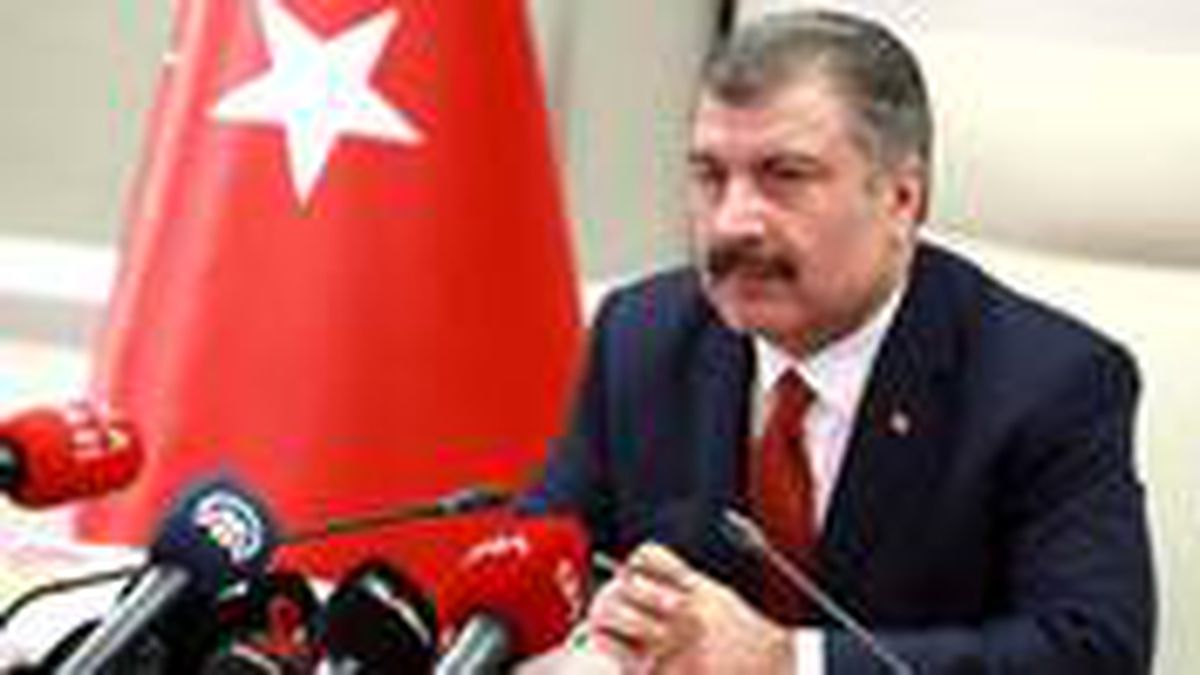 Bakan Koca, tehlikeli sosyal mesafeleri santimetre vererek paylaştı