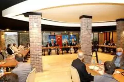 Başkan Yalçın muhtarlarla buluştu