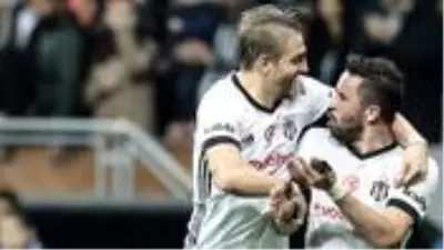 Beşiktaş Başkanı Çebi: Caner ve Gökhan ile ilgili kararı sezon sonu vereceğiz Beşiktaş Başkanı Çebi: Caner ve Gökhan ile ilgili kararı sezon sonu vereceğiz