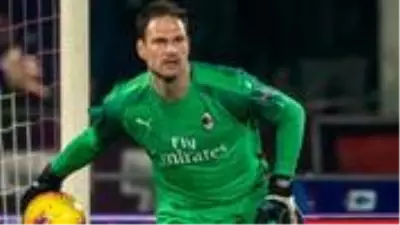 Beşiktaş, Hakan Çalhanoğlu'nun takım arkadaşı Begovic'i transfer ediyor Beşiktaş, Hakan Çalhanoğlu'nun takım arkadaşı Begovic'i transfer ediyor