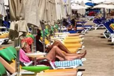 Bodrum'da sahiller boş kalınca şezlong ücretleri kalktı Bodrum'da sahiller boş kalınca şezlong ücretleri kalktı