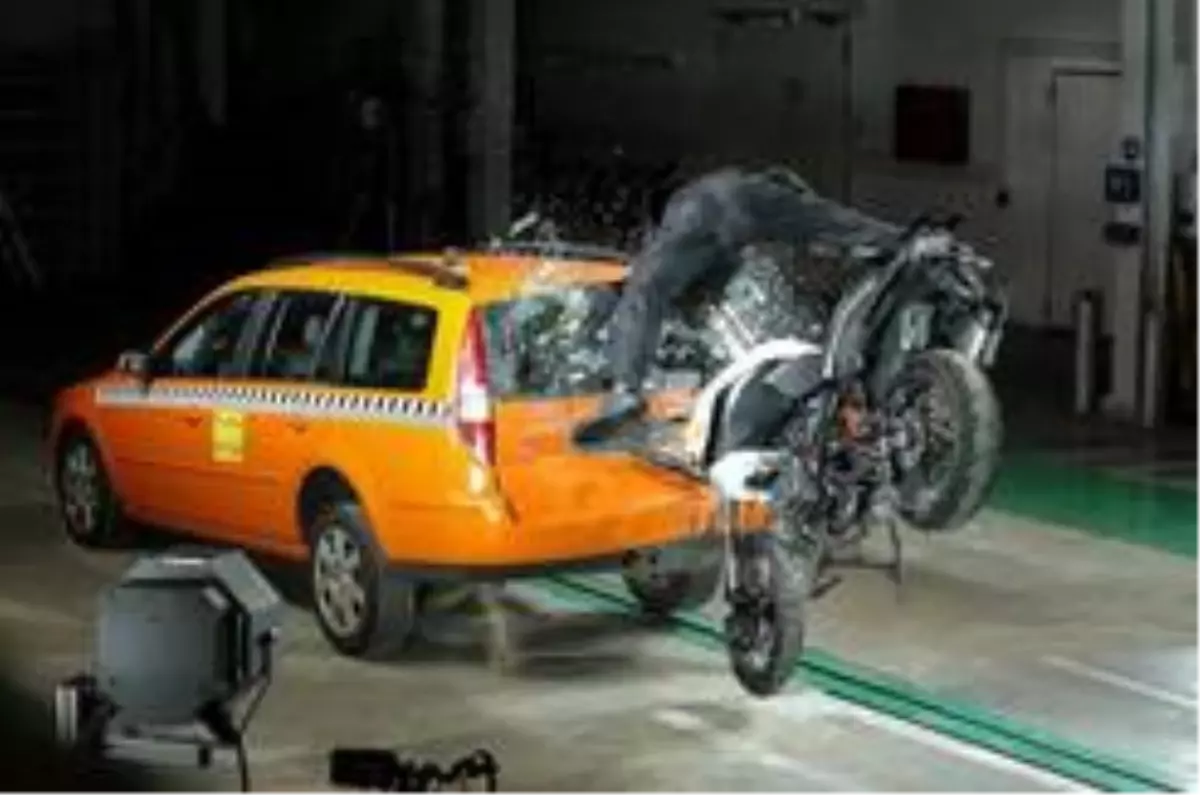 Bosch'tan motosikletler için otomatik acil çağrı sistemi