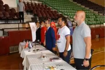 Bülent Uygun, gözyaşlarına hakim olamadı Bülent Uygun, gözyaşlarına hakim olamadı