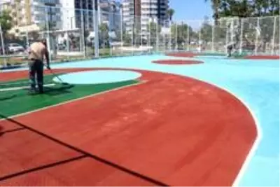 Büyükşehir açık spor alanlarını yeniledi Büyükşehir açık spor alanlarını yeniledi