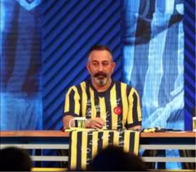 Cem Yılmaz'dan Beşiktaş kampanyasına destek Cem Yılmaz'dan Beşiktaş kampanyasına destek