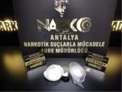Direksiyon ve şoför koltuğundan uyuşturucu çıktı Direksiyon ve şoför koltuğundan uyuşturucu çıktı