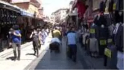 Düğün alışverişleri başladı, Mahmutpaşa hareketlendi Düğün alışverişleri başladı, Mahmutpaşa hareketlendi