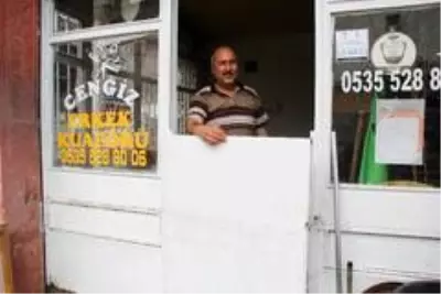 Son dakika güncel: Dükkan ve araçlar sular altında kaldı Son dakika güncel: Dükkan ve araçlar sular altında kaldı
