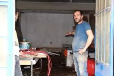 Son dakika güncel: Dükkan ve araçlar sular altında kaldı Son dakika güncel: Dükkan ve araçlar sular altında kaldı