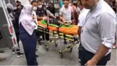 Esenyurt'ta 4 yaşındaki çocuk pencerede oyun oynarken aşağıya düştü Esenyurt'ta 4 yaşındaki çocuk pencerede oyun oynarken aşağıya düştü