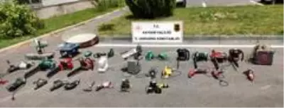 Evlerden çaldıkları eşyaları satan 3 şahıs yakalandı Evlerden çaldıkları eşyaları satan 3 şahıs yakalandı