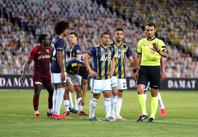 Fenerbahçe, sahasında Hes Kablo Kayserispor'u 2-1 mağlup etti Fenerbahçe, sahasında Hes Kablo Kayserispor'u 2-1 mağlup etti