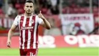Galatasaray, Fenerbahçe'nin de ilgilendiği Omar Elabdellaoui'yu kadrosuna katıyor Galatasaray, Fenerbahçe'nin de ilgilendiği Omar Elabdellaoui'yu kadrosuna katıyor