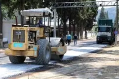 Manisa'da 2020 yılı satih kaplama asfalt sezonu başladı Manisa'da 2020 yılı satih kaplama asfalt sezonu başladı