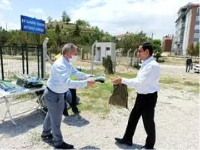 Sungurlu'da vatandaşlara seccade dağıtıldı Sungurlu'da vatandaşlara seccade dağıtıldı