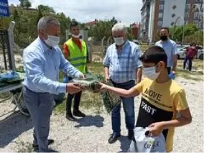 Sungurlu'da vatandaşlara seccade dağıtıldı Sungurlu'da vatandaşlara seccade dağıtıldı